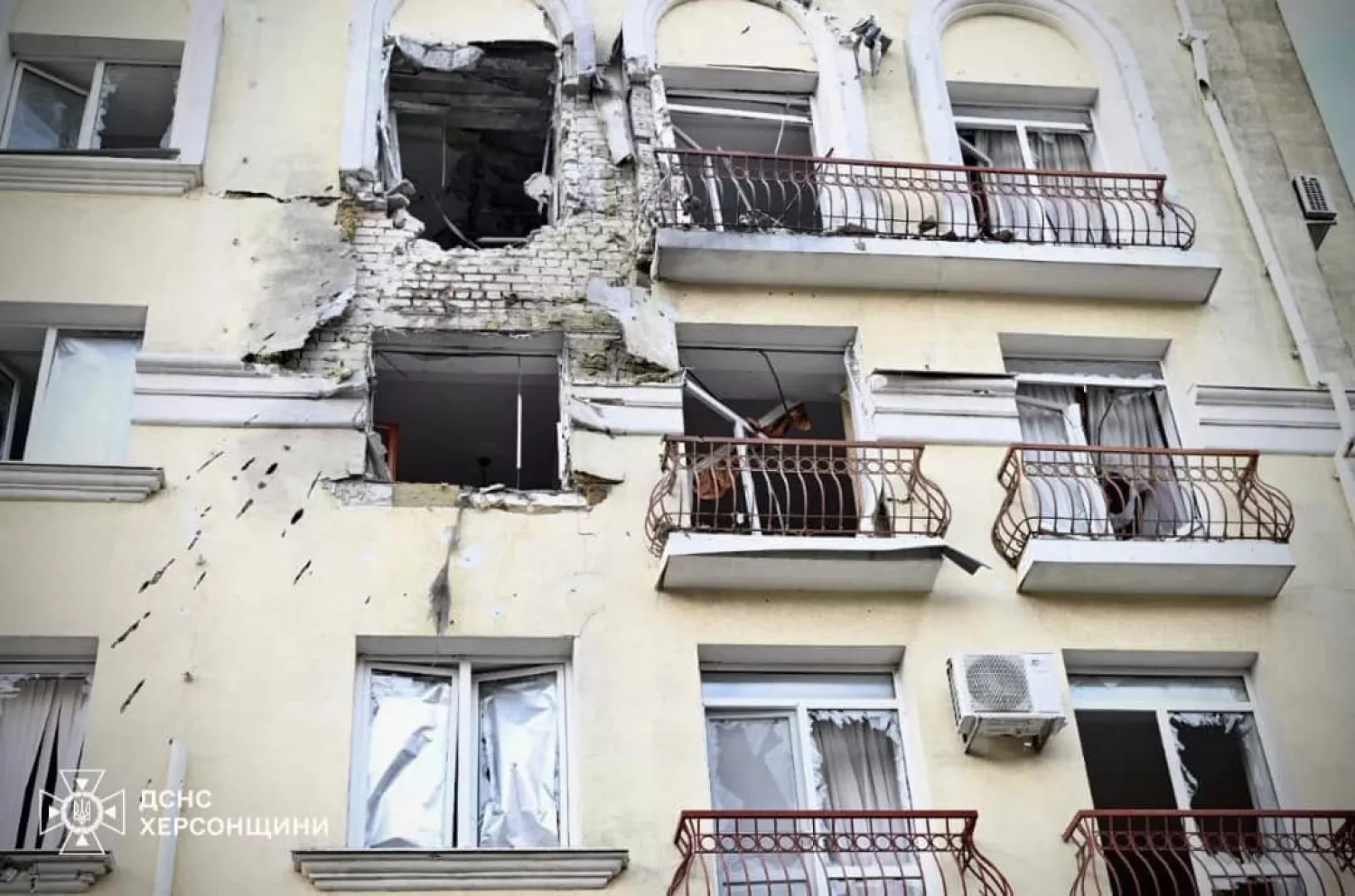 The consequences of the shelling of Kherson. Photo: State Emergency Service in Kherson region