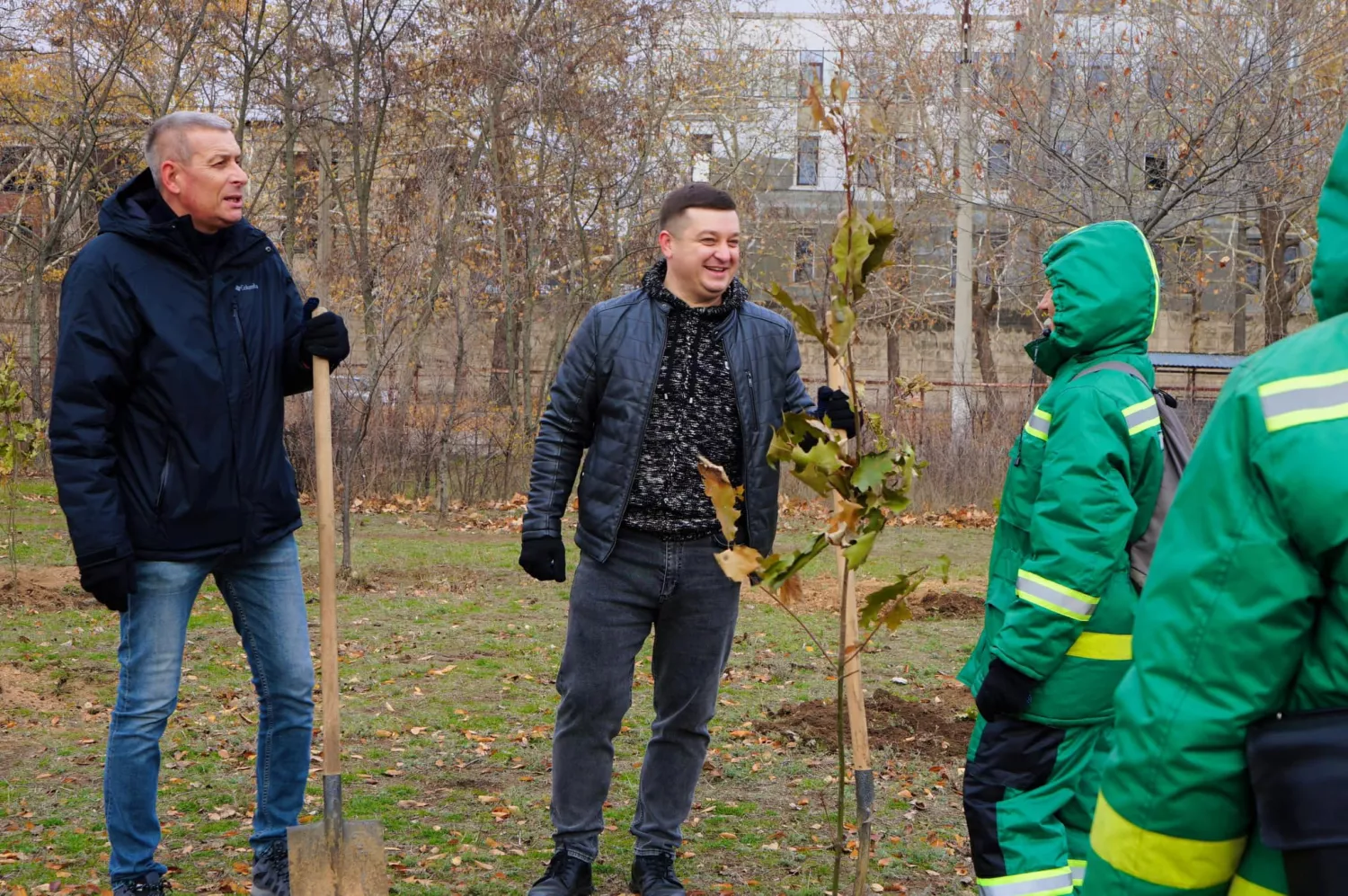 В Николаеве высадили 50 деревьев. Фото: пресс-служба Николаевского областного совета