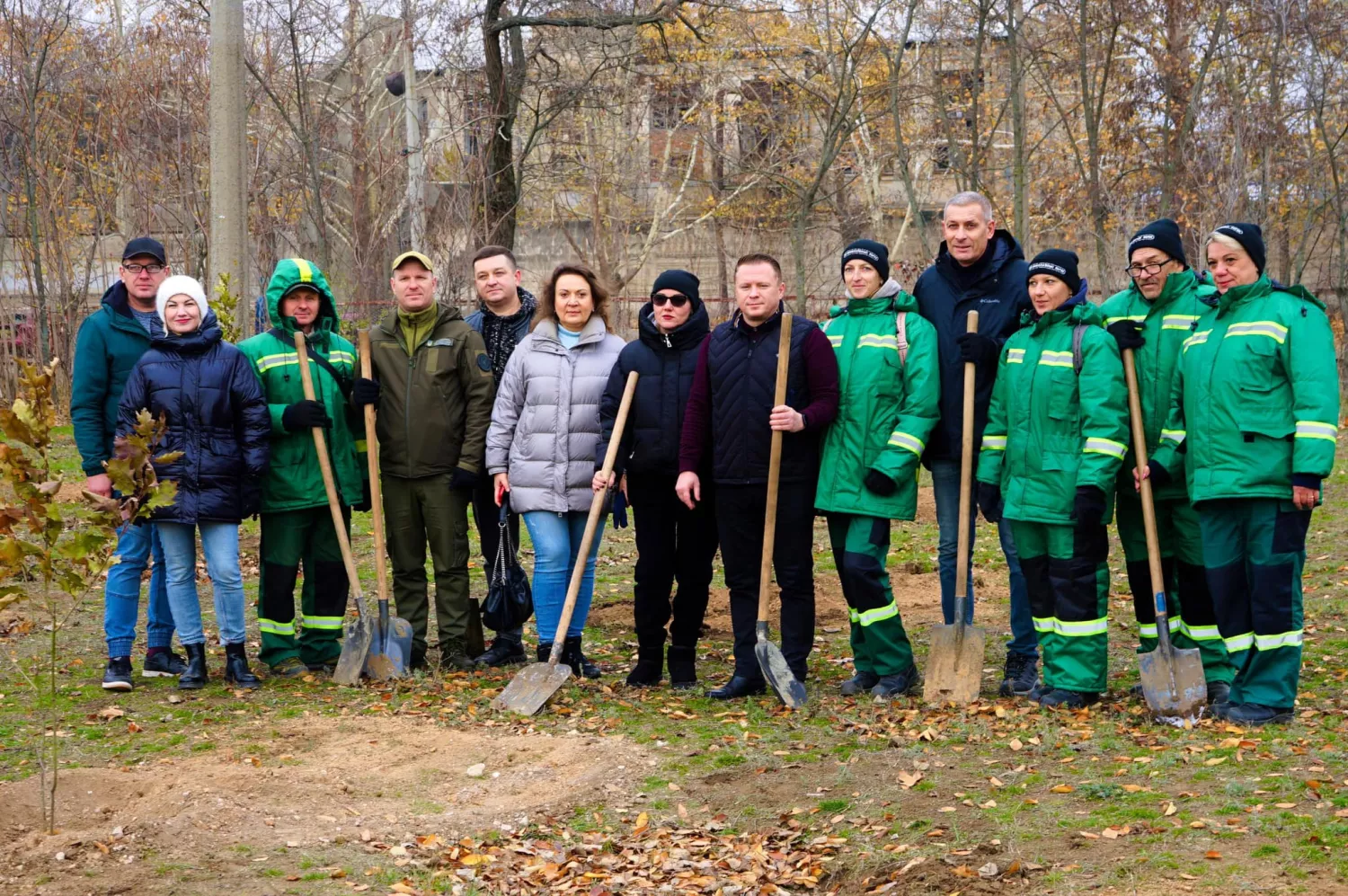 В Николаеве высадили 50 деревьев. Фото: пресс-служба Николаевского областного совета