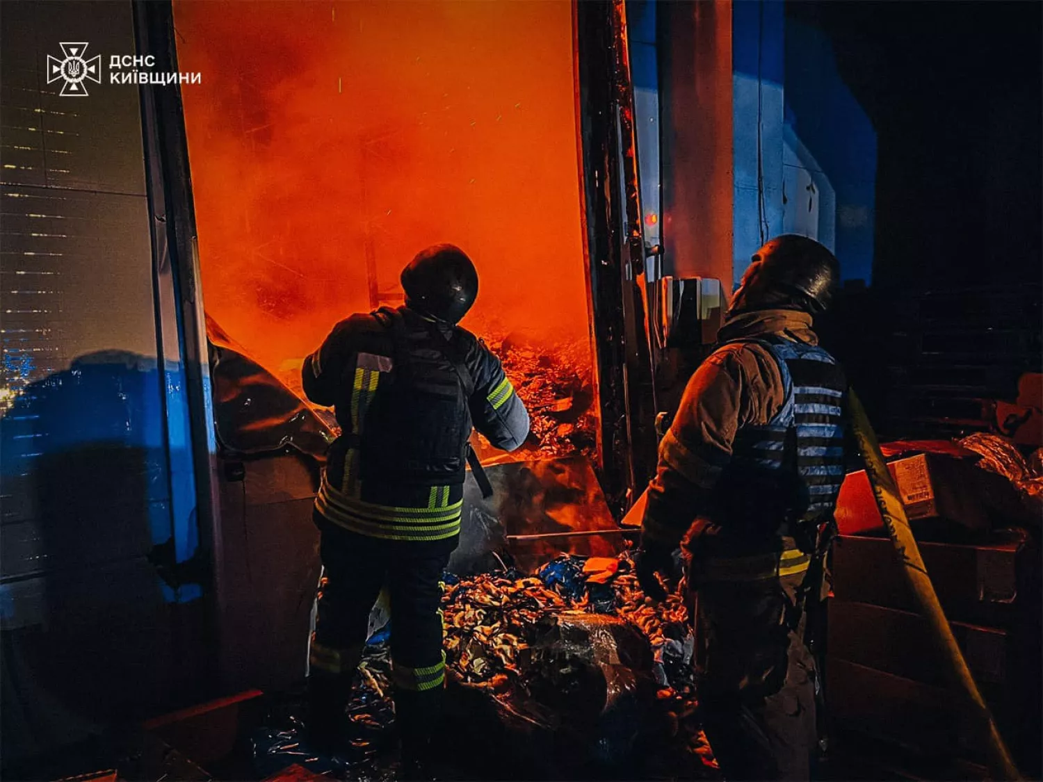 Fire resulting from the Russian attack on Kyiv on December 20, photo: State Emergency Service