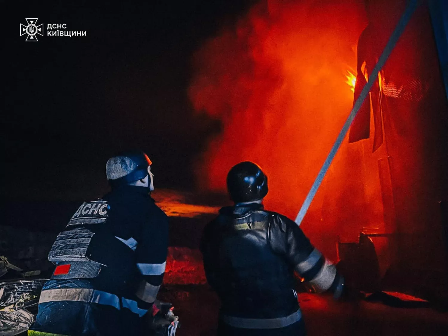 Fire resulting from the Russian attack on Kyiv on December 20, photo: State Emergency Service