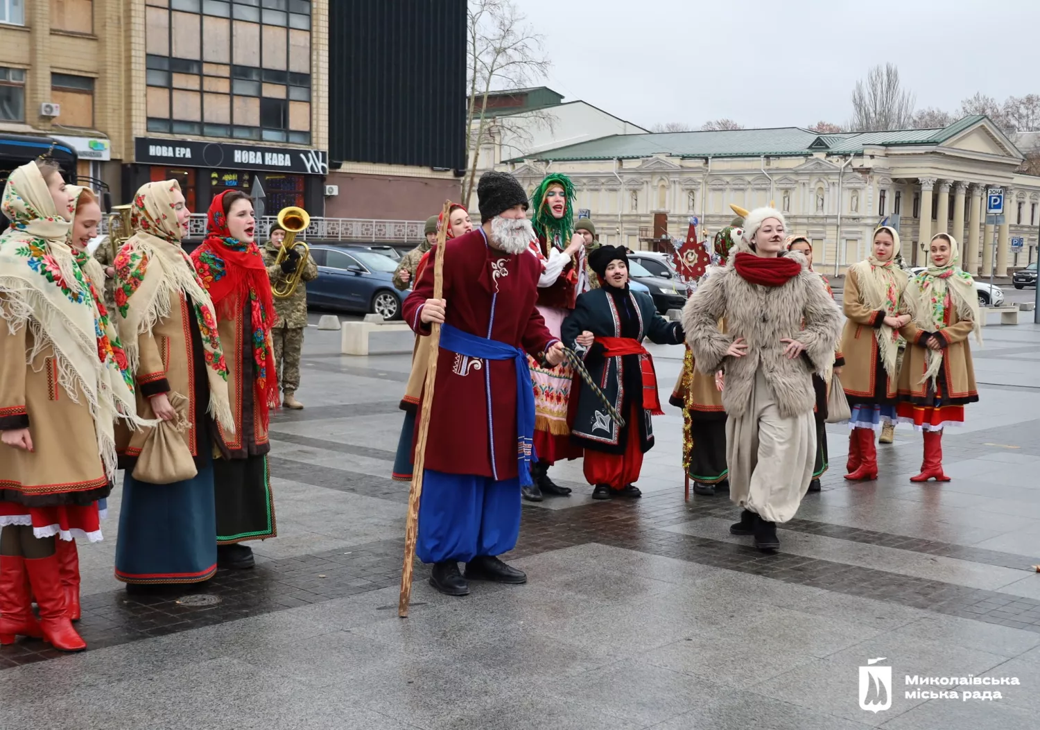 У Миколаєві 25 грудня курсував різдвяний тролейбус з колядниками та оркестром. Фото: Миколаївська міська рада