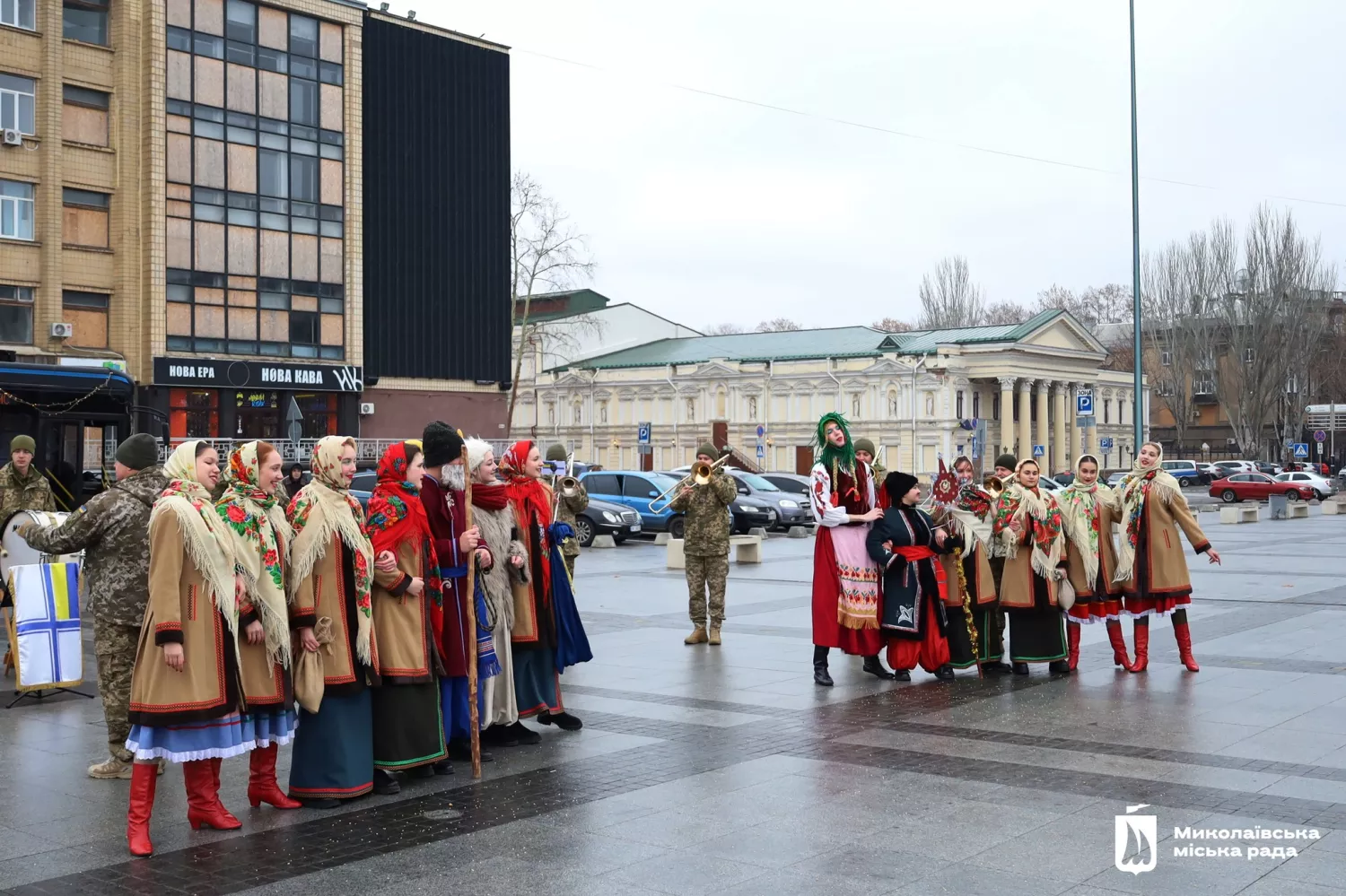 У Миколаєві 25 грудня курсував різдвяний тролейбус з колядниками та оркестром. Фото: Миколаївська міська рада