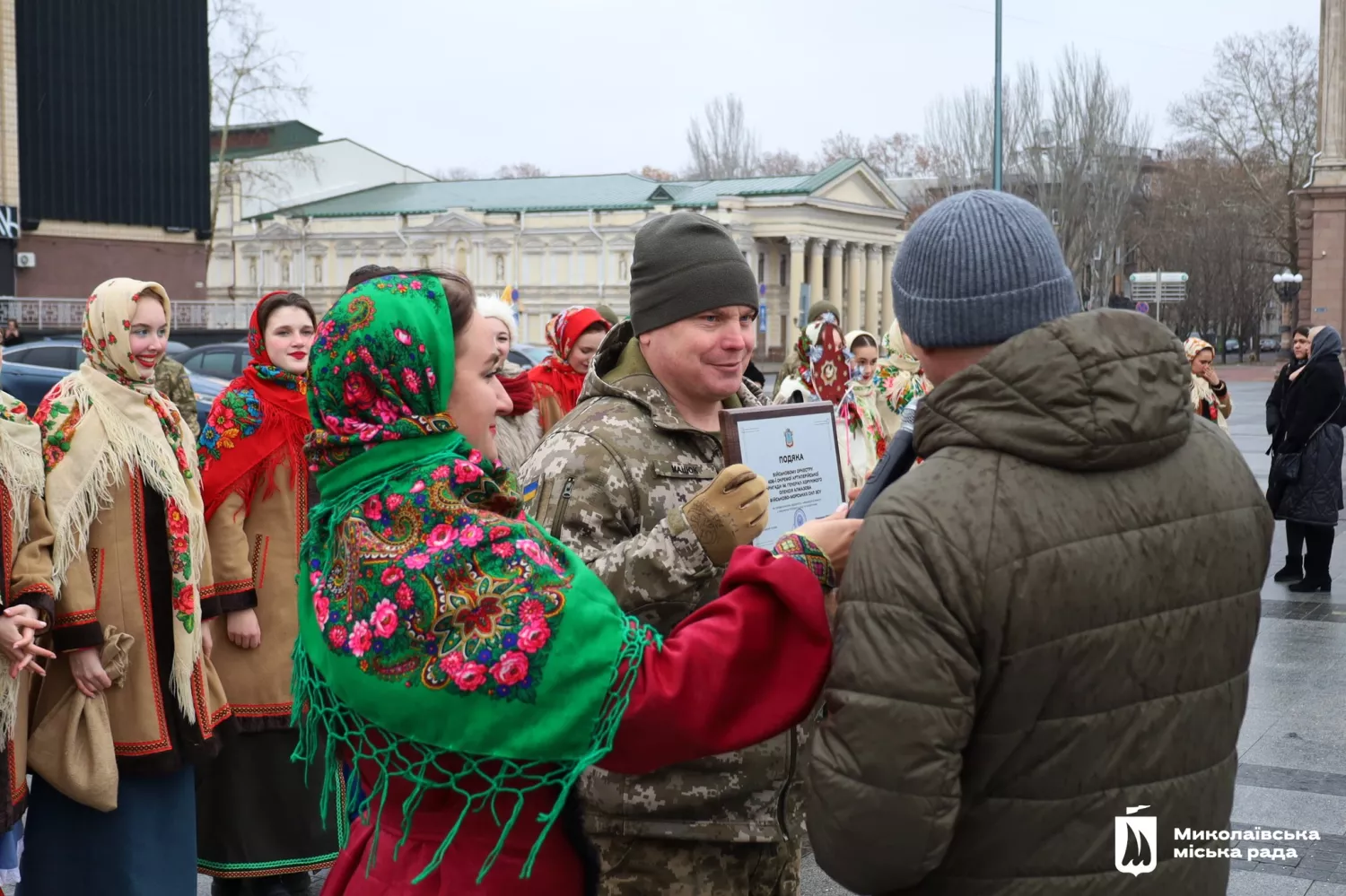 У Миколаєві 25 грудня курсував різдвяний тролейбус з колядниками та оркестром. Фото: Миколаївська міська рада