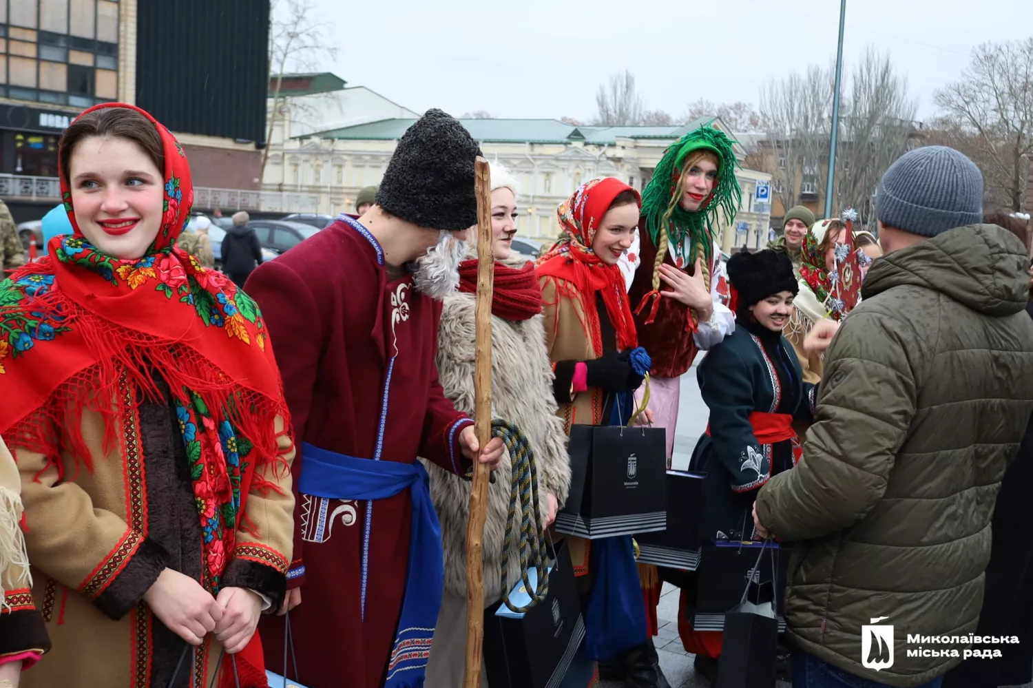 У Миколаєві 25 грудня курсував різдвяний тролейбус з колядниками та оркестром. Фото: Миколаївська міська рада