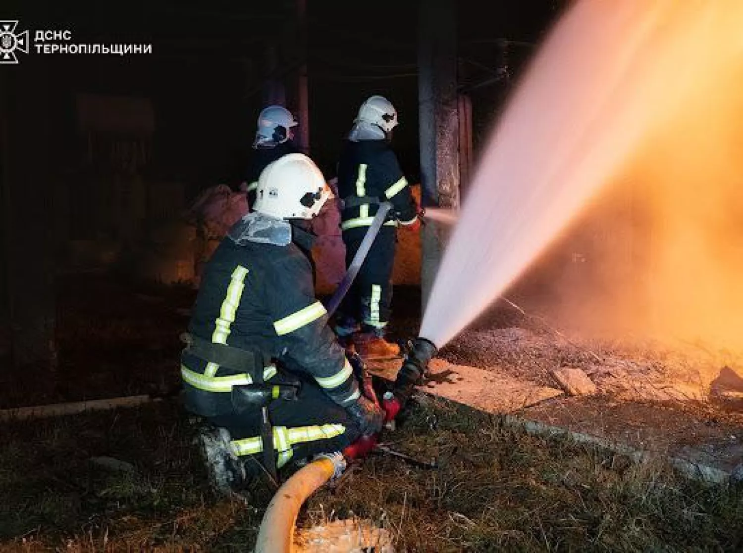 Беспилотник повредил объект энергетической инфраструктуры Тернополя. Фото: ГСЧС