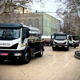 Одеса отримала від Японії десять автоцистерн та вантажівку. Фото: Одеська міська рада