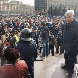 Миколаївці в лютому 2014 року знесли з головної площі міста памʼятник Володимра Леніна. Архівні фото: «МикВісті»