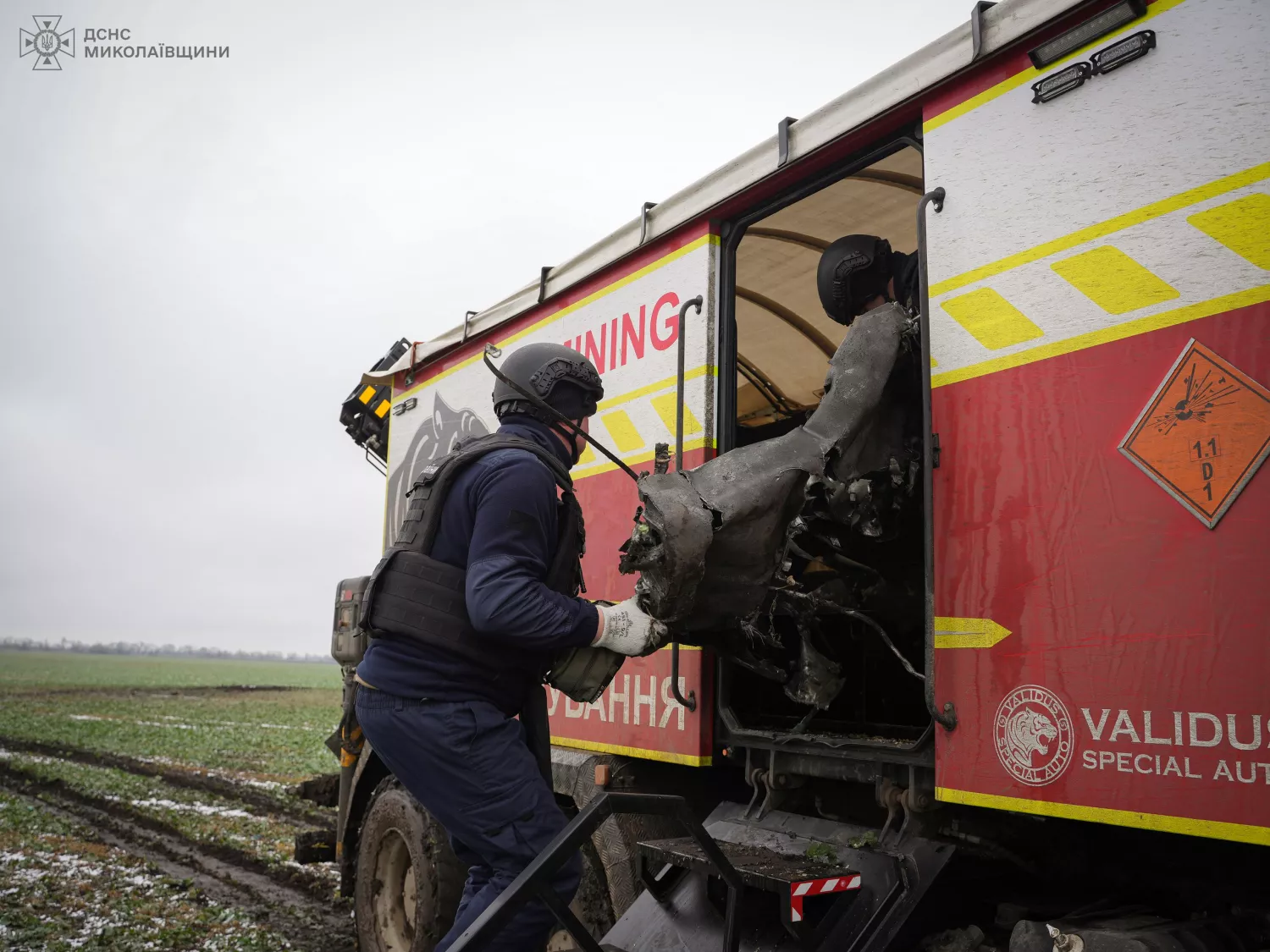 Піротехніки знешкодили уламки ворожих боєприпасів на Миколаївщині. Фото: пресслужба ДСНС у Миколаївській області