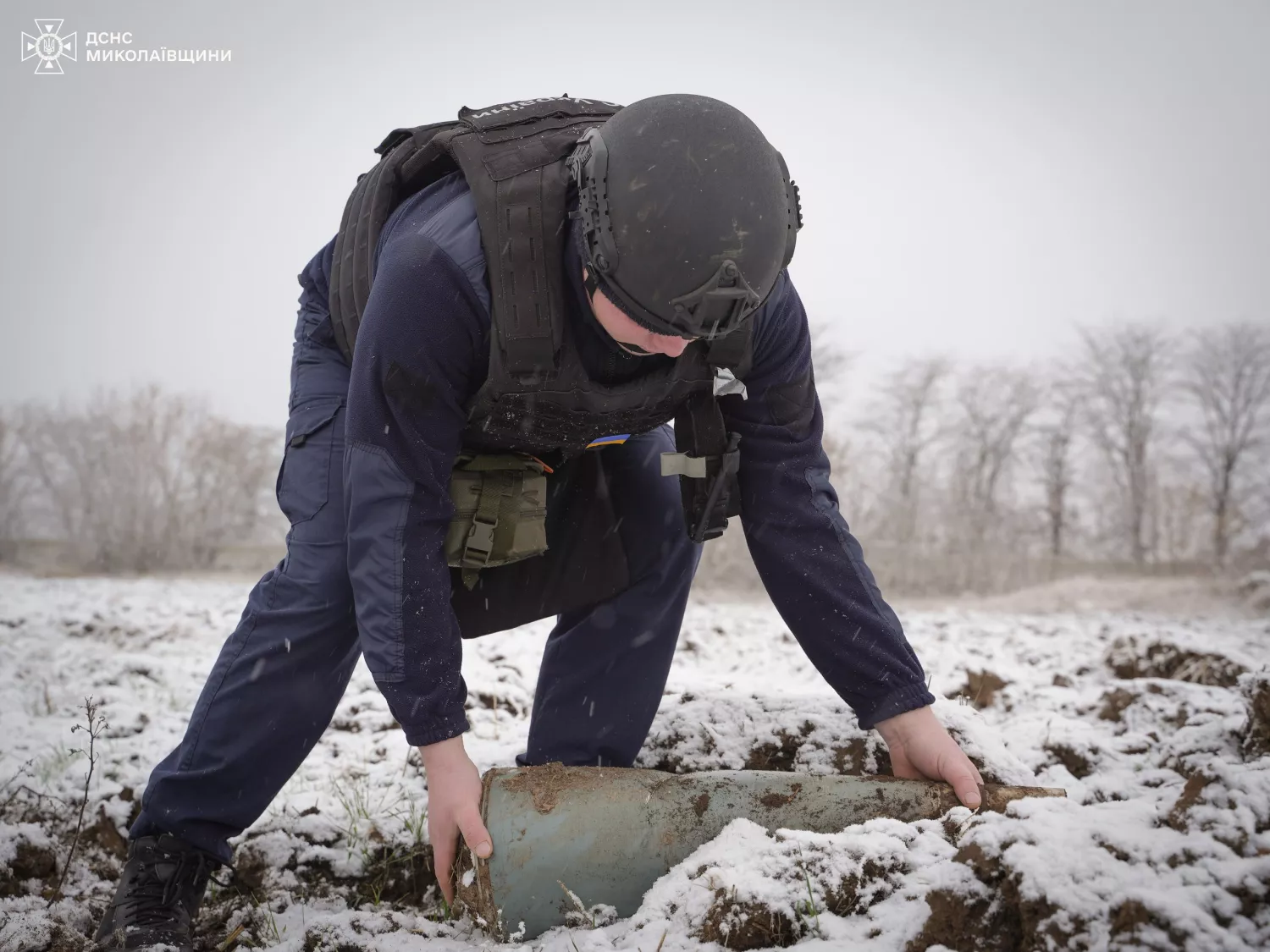 Піротехніки знешкодили уламки ворожих боєприпасів на Миколаївщині. Фото: пресслужба ДСНС у Миколаївській області