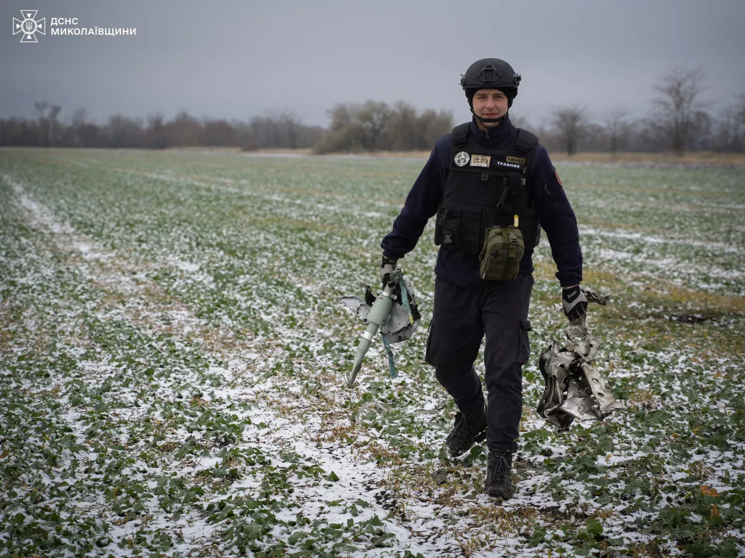 Піротехніки знешкодили уламки ворожих боєприпасів на Миколаївщині. Фото: пресслужба ДСНС у Миколаївській області