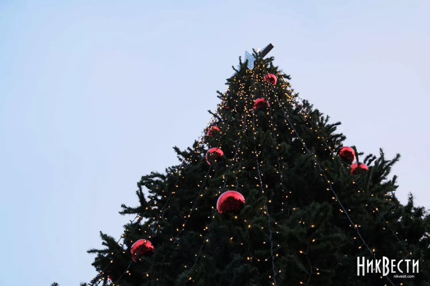 A Christmas tree in the children's town «Kazka» in Mykolaiv, archival photo: «NikVesti"