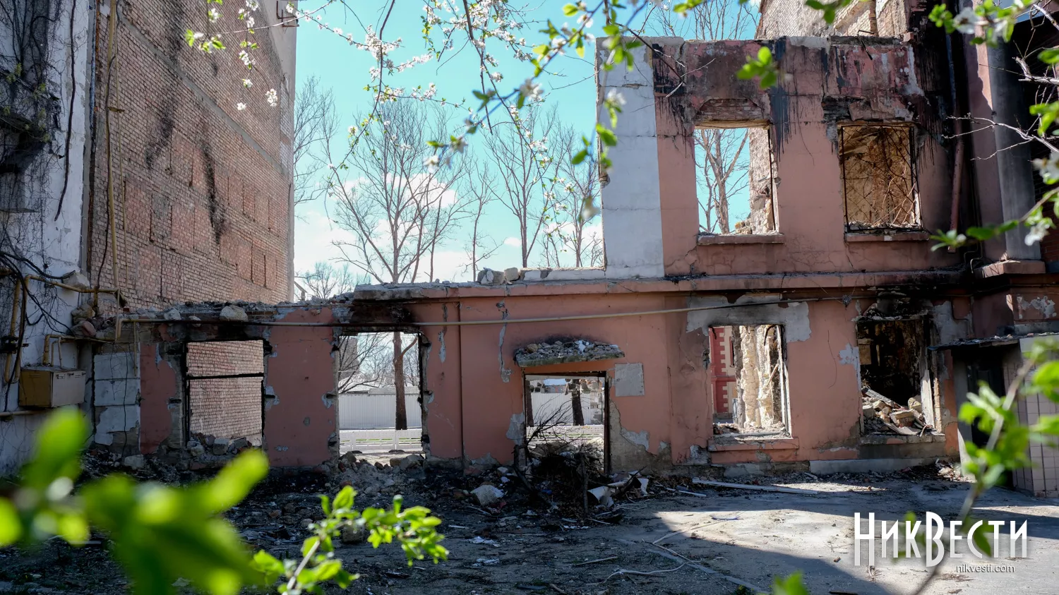 The body of the destroyed building on Admiralska Street, April 2024, photo: «NikVesti"