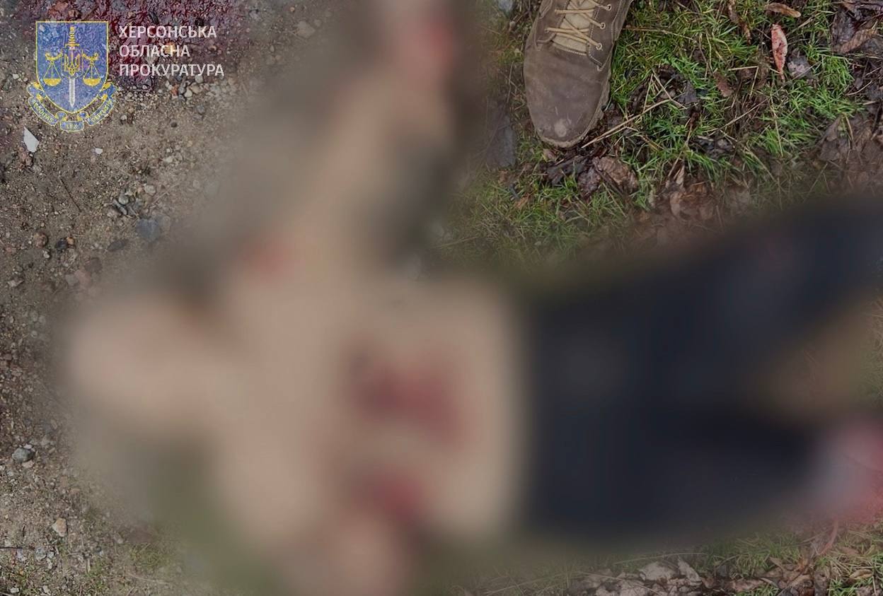 Внаслідок удару росіян по селу на Херсонщині, загинула жінка. Фото: Херсонської обласної прокуратури