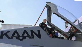 Реджеп Таїп Ердоган у військовому літаку п'ятого покоління KAAN. Фото: Anadolu
