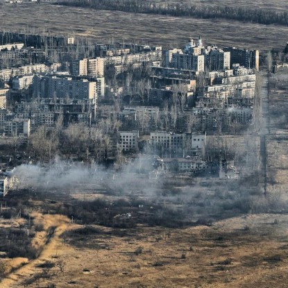 Росіяни обстрілюють Авдіївський коксохімічний завод, фото: libkos