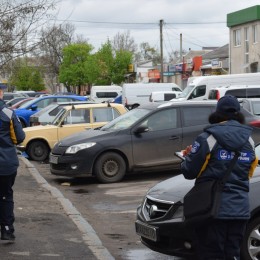 Інспектори паркування у Вознесенську. Фото з Facebook.