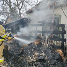 Вогнеборці гасять пожежу на Миколаївщині.