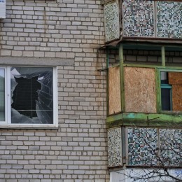Поврежденное жилье в Очакове, фото: Укринформ