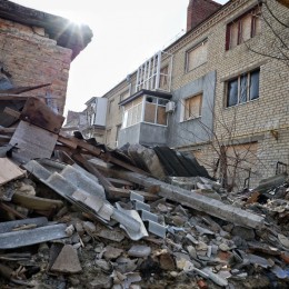 Пошкоджене житло в Очакові, фото: Укрінформ