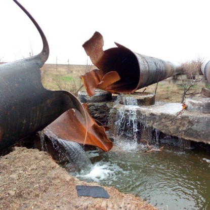 Поврежденный водопровод «Днепр – Николаев», проходящий через Херсонскую область, 2022 год