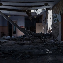 Разрушены этажи учебного заведения, фото: Сергей Овчаришин, «НикВести»