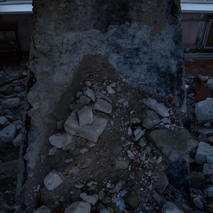 Зруйнований поверх навчального закладу, фото: Сергій Овчаришин, «НикВести»