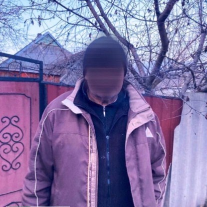 Підозрюваний у вбивстві сина мешканець Снігурівки. Фото: Миколаївська обласна прокуратура