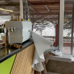 Кафе «‎СамеТой»‎, наслідки обстрілу 9 січня 2023 року, скриншот з відео Алли Завгородньої