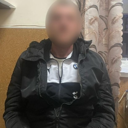В Николаевской области полиция задержали мужчину, который угрожал взорвать гранатой старосту села. Фото: Нацполиция в Николаевской области