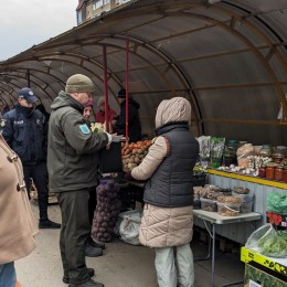 Продажа краснокнижных цветов в Южноукраинске / Фото: Госэкоинспекция
