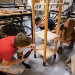 Школярі вознесенської школи власноруч створили меблі для укриття / Фото з архіву школи