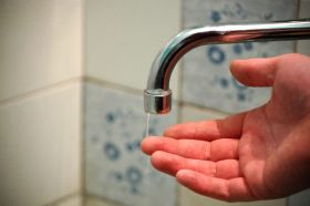 Миколаївці скаржаться на низький тиск води