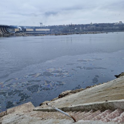 Внаслідок удару по ДніпроГЕС у річку витекли нафтопродукти, Державна екоінспекція Південного округу