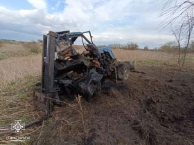 A tractor driver in the Kherson region blew up a mine / Photo of the State Emergency Service for illustration