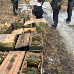 ДБР нашли тайник российского военного оружия вблизи границы на Сумщине / Фото: ДБР