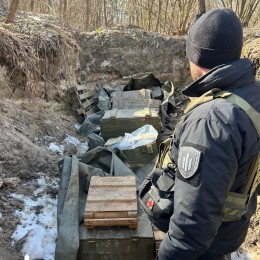 ДБР нашли тайник российского военного оружия вблизи границы на Сумщине / Фото: ДБР