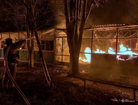 A fire broke out in the Mykolayiv Oblast as a result of the shelling. Photo: GU DSNS in Mykolaiv region