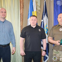 Саперы полиции получили награды за разминирование ветряной мельницы на Николаевщине. Фото: полиция Николаевщины