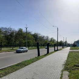 Обрізані дерева у центрі Вознесенська, фото «НикВести» надіслали місцеві жителі