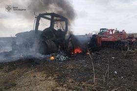 На Харківщині трактор у полі підірвався на вибухівці. Фото: ДСНС
