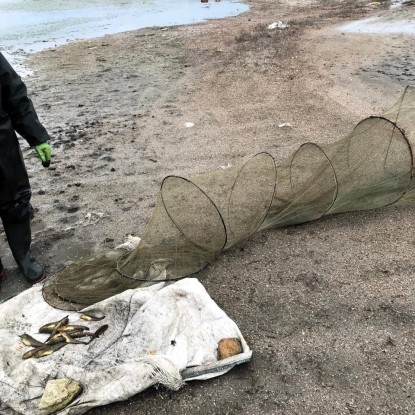 Чоловік незаконно виловлював рибу на Миколаївщині. Фото: Держекоінспекція