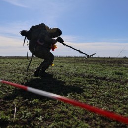 Як сапери 808 бригади розміновують поля на Херсонщині, фото: Іван Антипенко