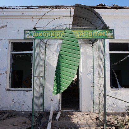 Миколаївська гімназія №49 після ракетного удару РФ, фото «НикВести»