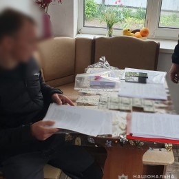 The head of the district court in the Dnipropetrovsk region was caught taking a bribe, photo: National Police of Ukraine