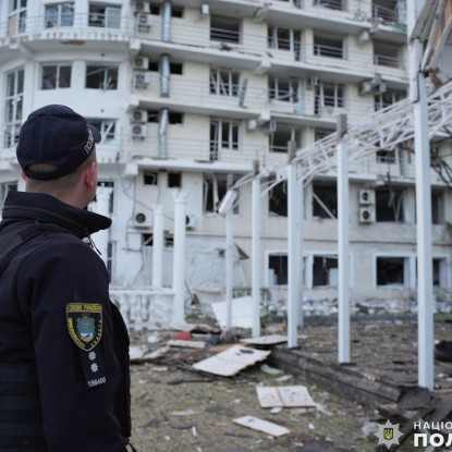 В Николаеве поврежден отель. Фото: полиции