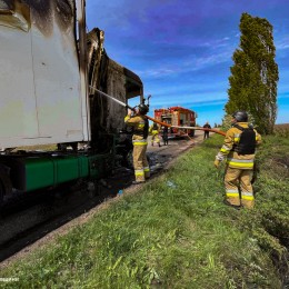 Вогнеборці загасили пожежу вантажівки поблизу села Бузьке на Миколаївщині / Фото: ДСНС
