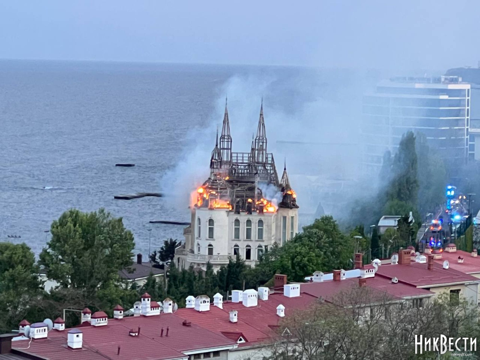 Россия ударила по Одессе: двое погибших и восемь раненых, горит «Замок  Гарри Поттера»