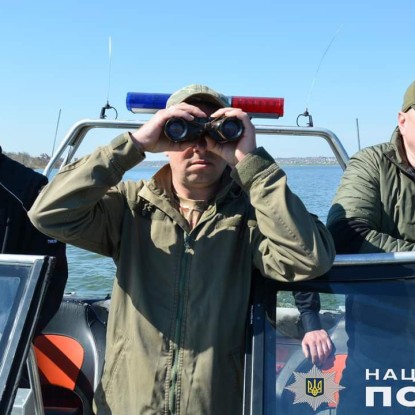 Полиция патрулирует реки Николаева. Фото: полиция Николаевщины