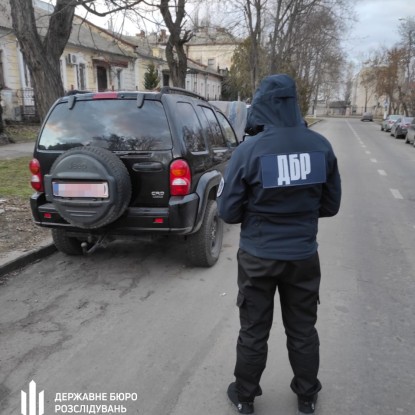 На Миколаївщині затримали військового, який намагався продати авто призначенні для ЗСУ / Фото: ДБР
